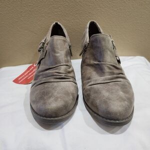 Yuu Women's Taupe Ankle Booties